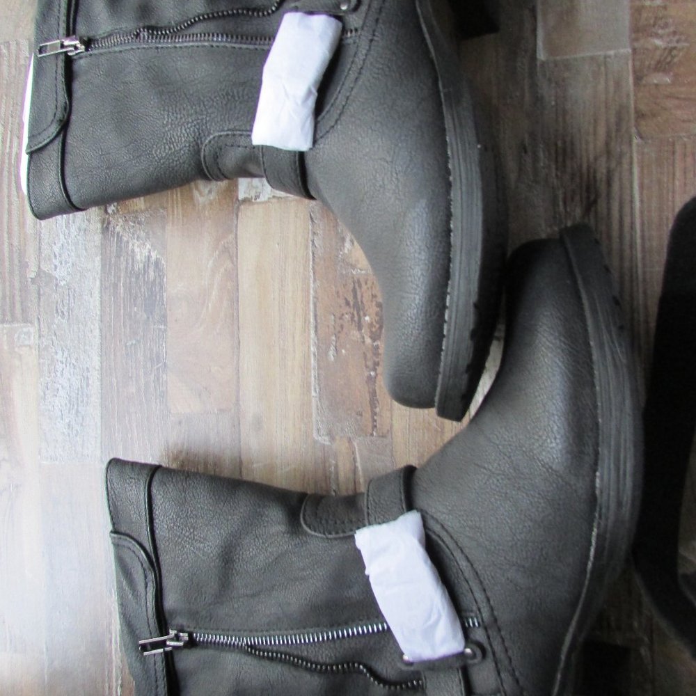 BOOTS - Picture 2 of 3